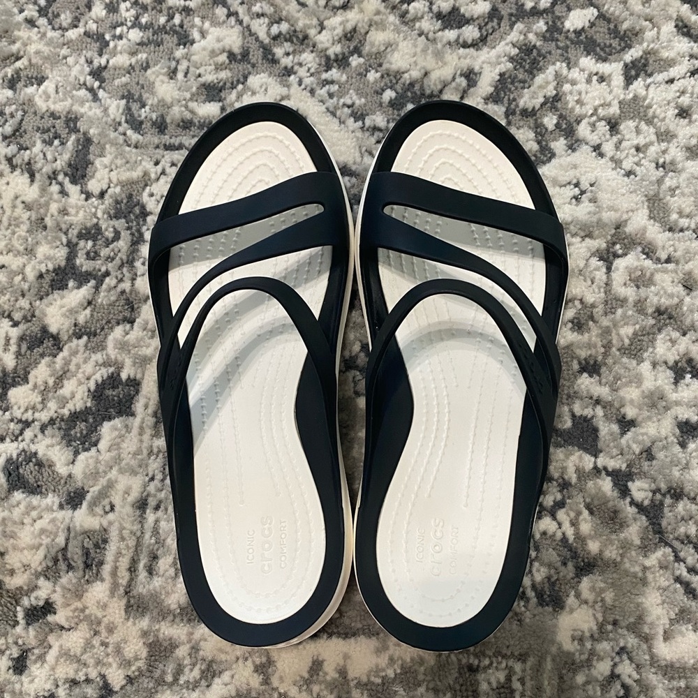 NWOT CROCS Swiftwater Sandals, womens size 7, black and white